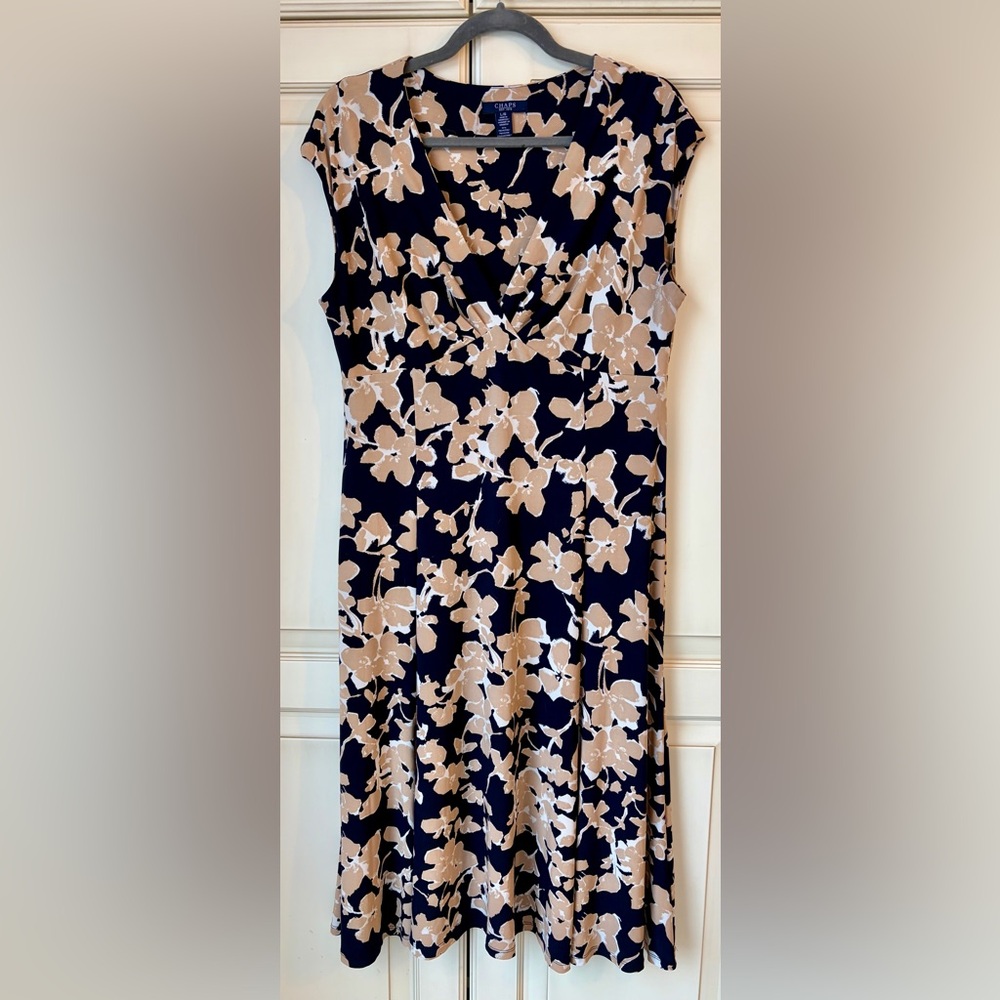 🍊 Chaps Navy and Cream Floral Midi Dress. Size Large.